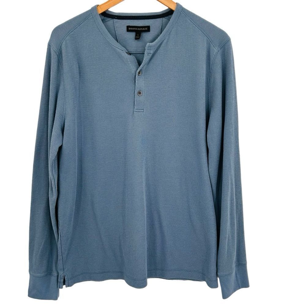 American Eagle light blue henley shirt size large